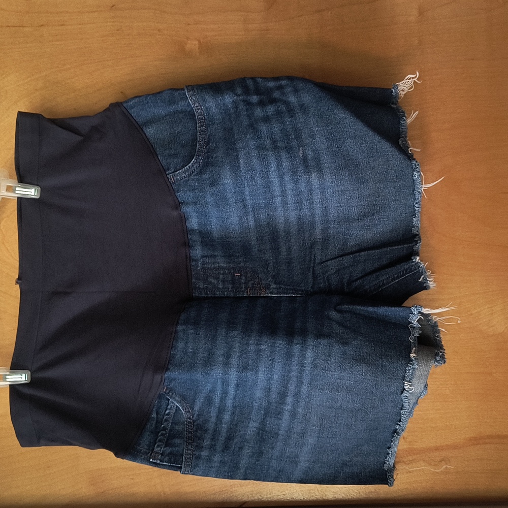 Old Navy Slouchy Maternity shorts 18